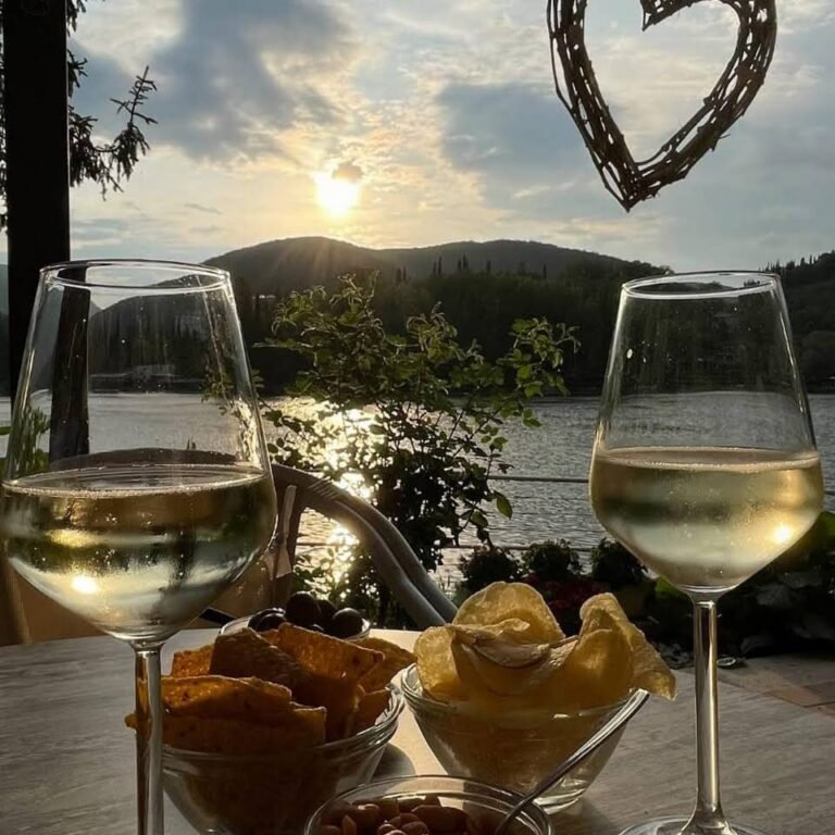 Aperitivi al tramonto sul lago di piediluco da Caffè del Colle