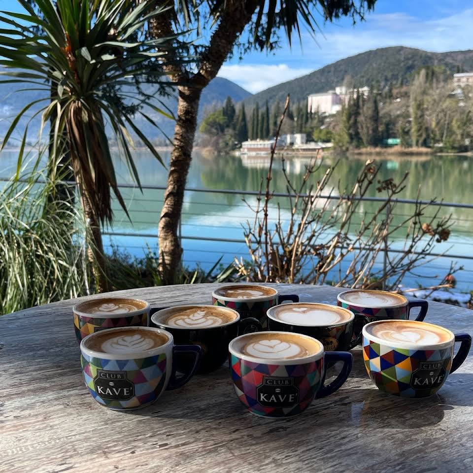 Cappuccino vista lago Bar del Colle a Piediluco